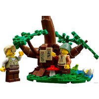 LEGO Icons 10332 Средневековая городская площадь Image #12
