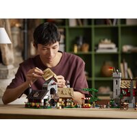 LEGO Icons 10332 Средневековая городская площадь Image #13