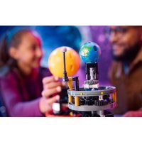 LEGO Technic 42179 Планета Земля и Луна на орбите Image #9