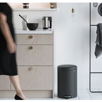 Brabantia Pedal Bin NewIcon 20 л (минерально-графитовый) Image #6